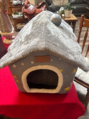 Source Unknown Gray Star-Print Plush Pet House